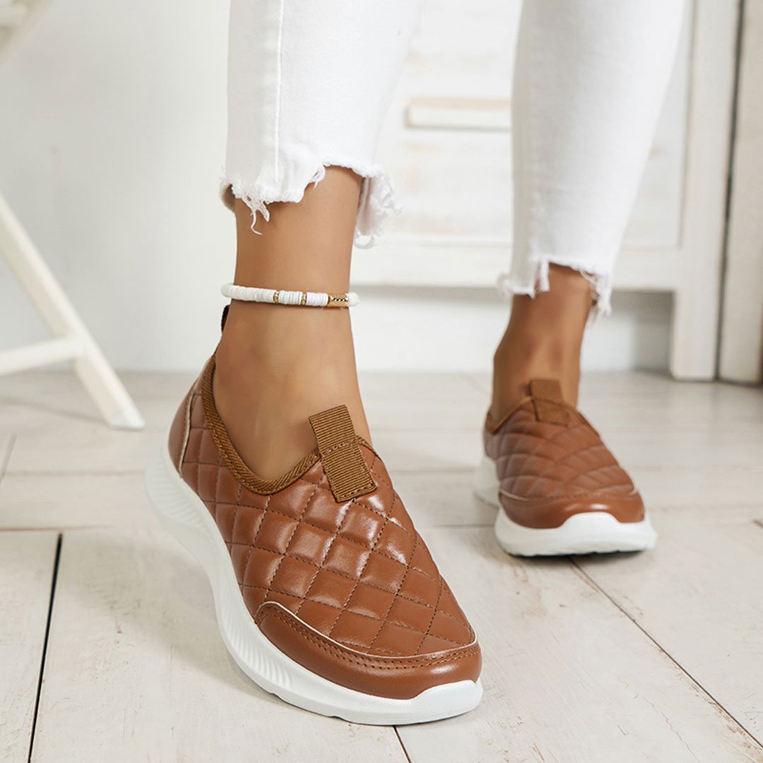 Tenis Slip On Casual Matelassê Feminino Soft Sunny