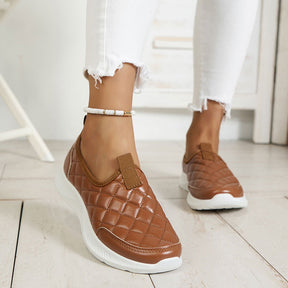 Tenis Slip On Casual Matelassê Feminino Soft Sunny